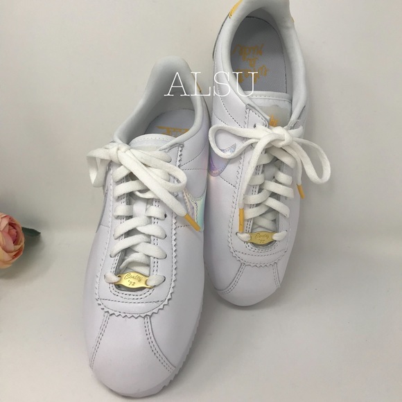 NWT Nike Classic Cortez White Clear Topaz Gold W - Picture 3 of 8